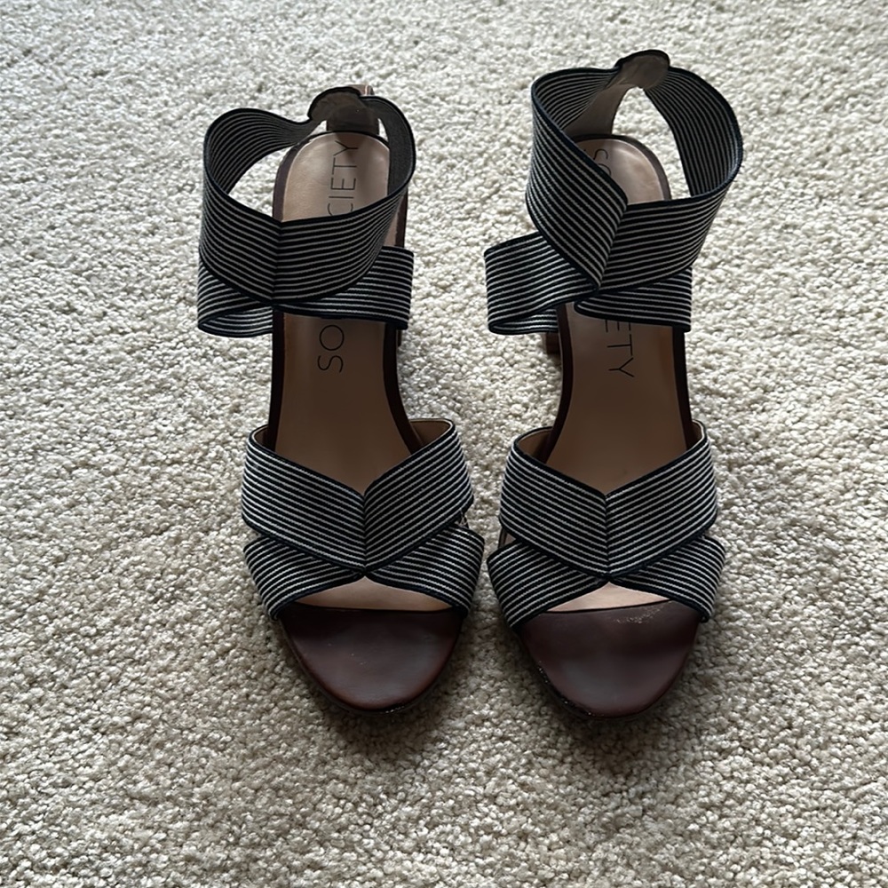 Striped summer time heel